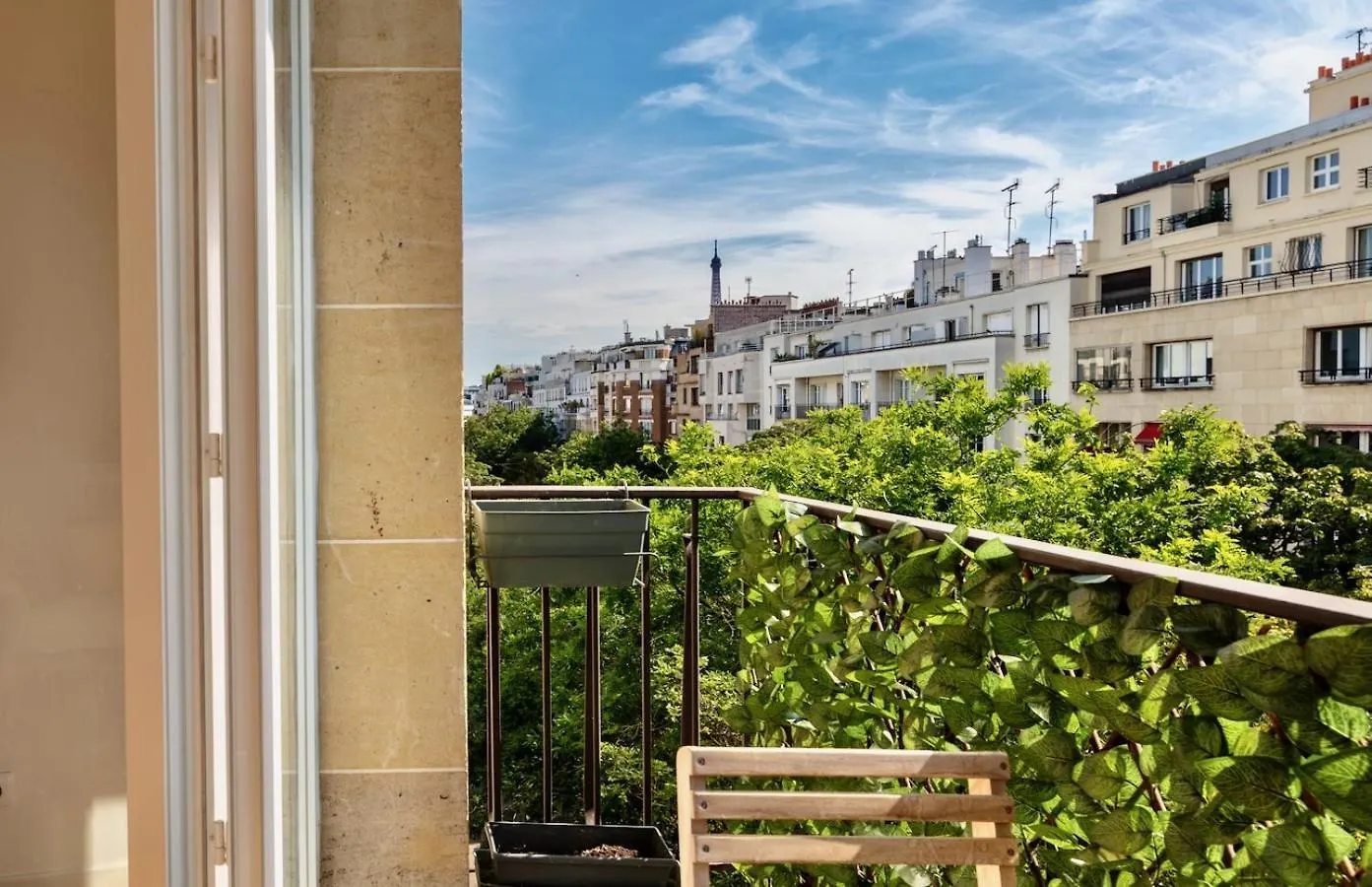 16th 2 Bedrooms Near Eiffel Tower Renovated Balcony 2-4 Person * Paris