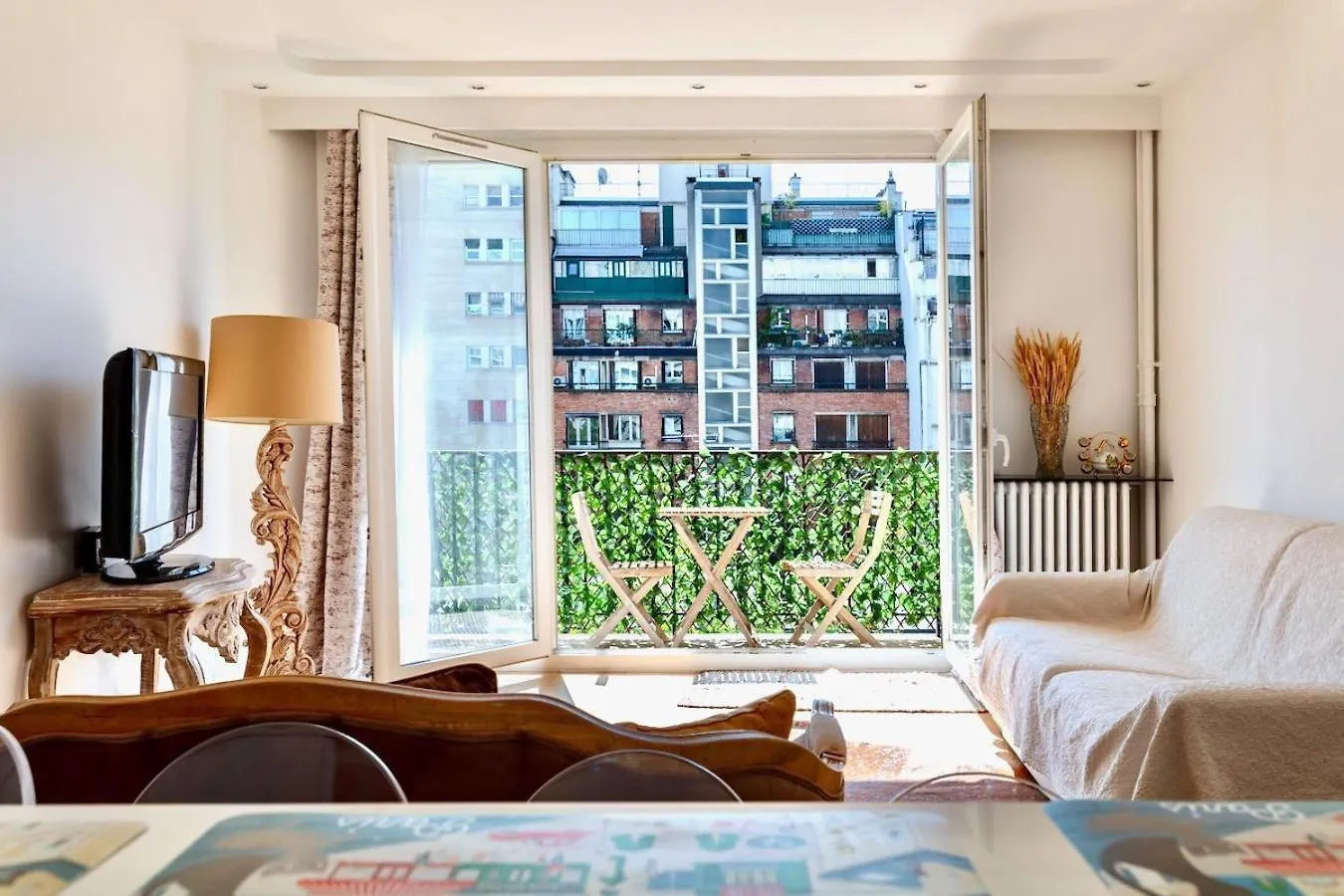 Apartment 16th 2 Bedrooms Near Eiffel Tower Renovated Balcony 2-4 Person